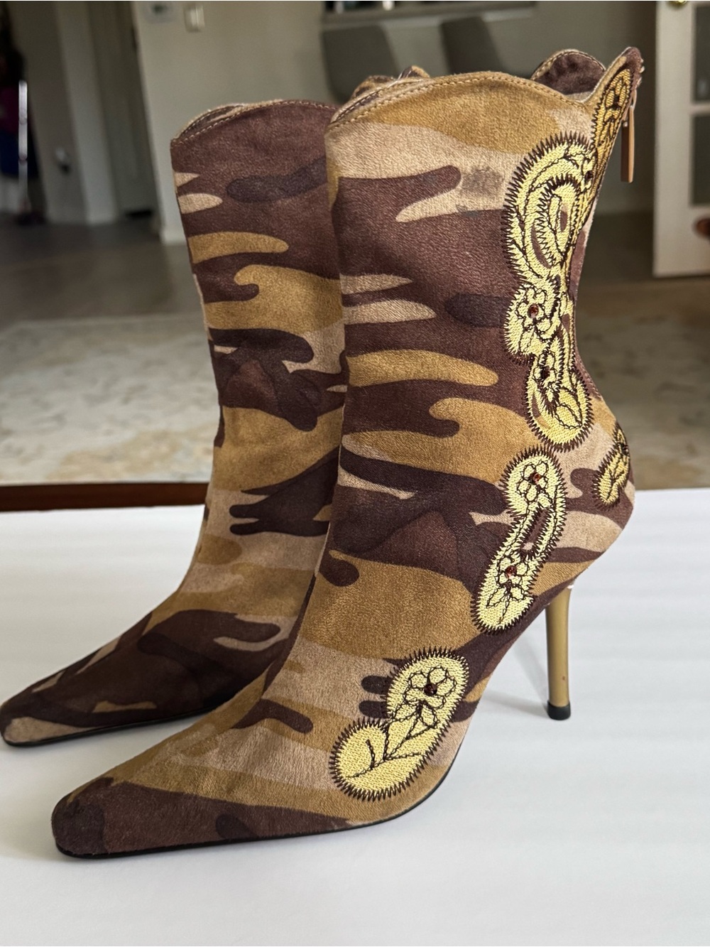 Vintage Y2K Akademiks Hot Camo Embroidered Stiletto Boots Women’s 7M New